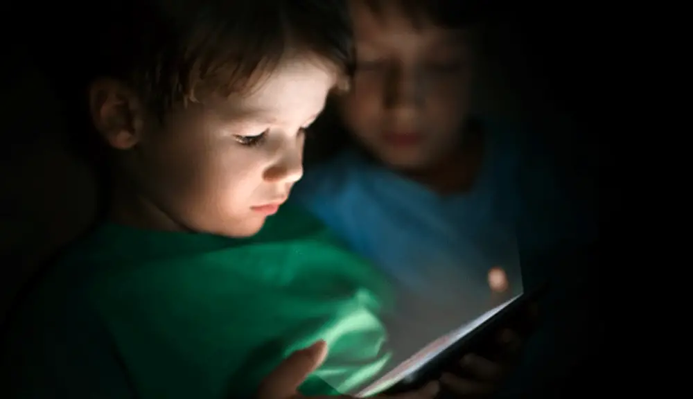 Limit-Screen-Time-for-Kids-on-Android-iPhone-Devices-featured-image
