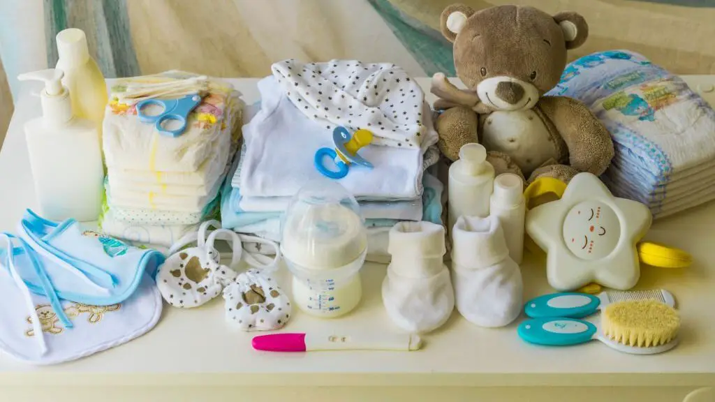 When-To-Start-Buying-Baby-Stuff-featured-image